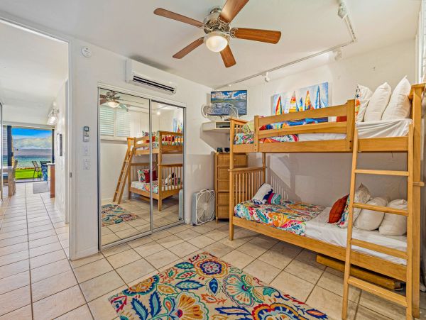 Beachfront Two Bedroom Vacation Condo in Kaanapali