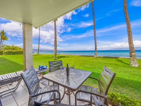 Beachfront Two Bedroom Vacation Condo in Kaanapali
