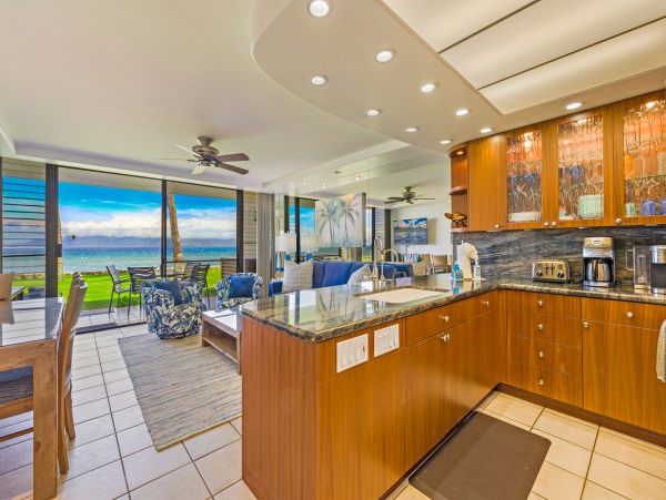 Beachfront Two Bedroom Vacation Condo in Kaanapali