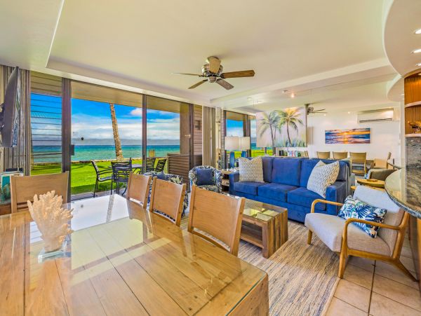 Beachfront Two Bedroom Vacation Condo in Kaanapali
