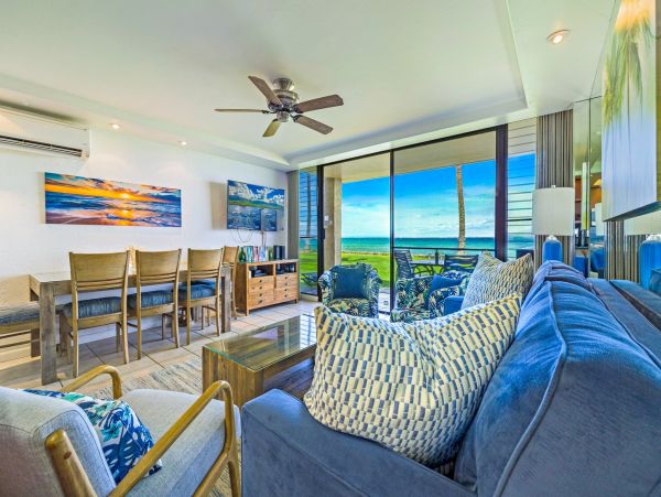 Beachfront Two Bedroom Vacation Condo in Kaanapali