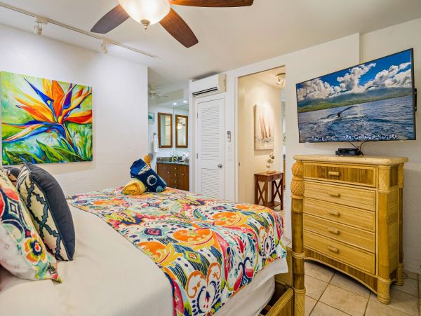 Beachfront Two Bedroom Vacation Condo in Kaanapali