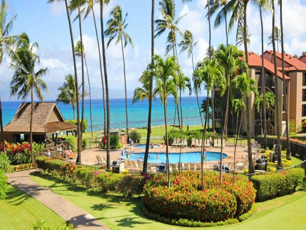 Beachfront Two Bedroom Vacation Condo in Kaanapali