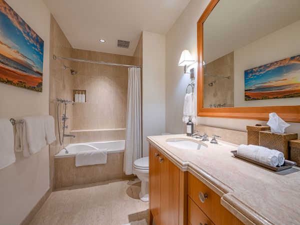 Luxury Vacation Penthouse in Wailea with Amazing Views Sleeps 6