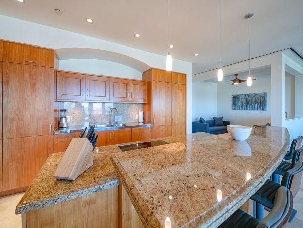 Luxury Vacation Penthouse in Wailea with Amazing Views Sleeps 6