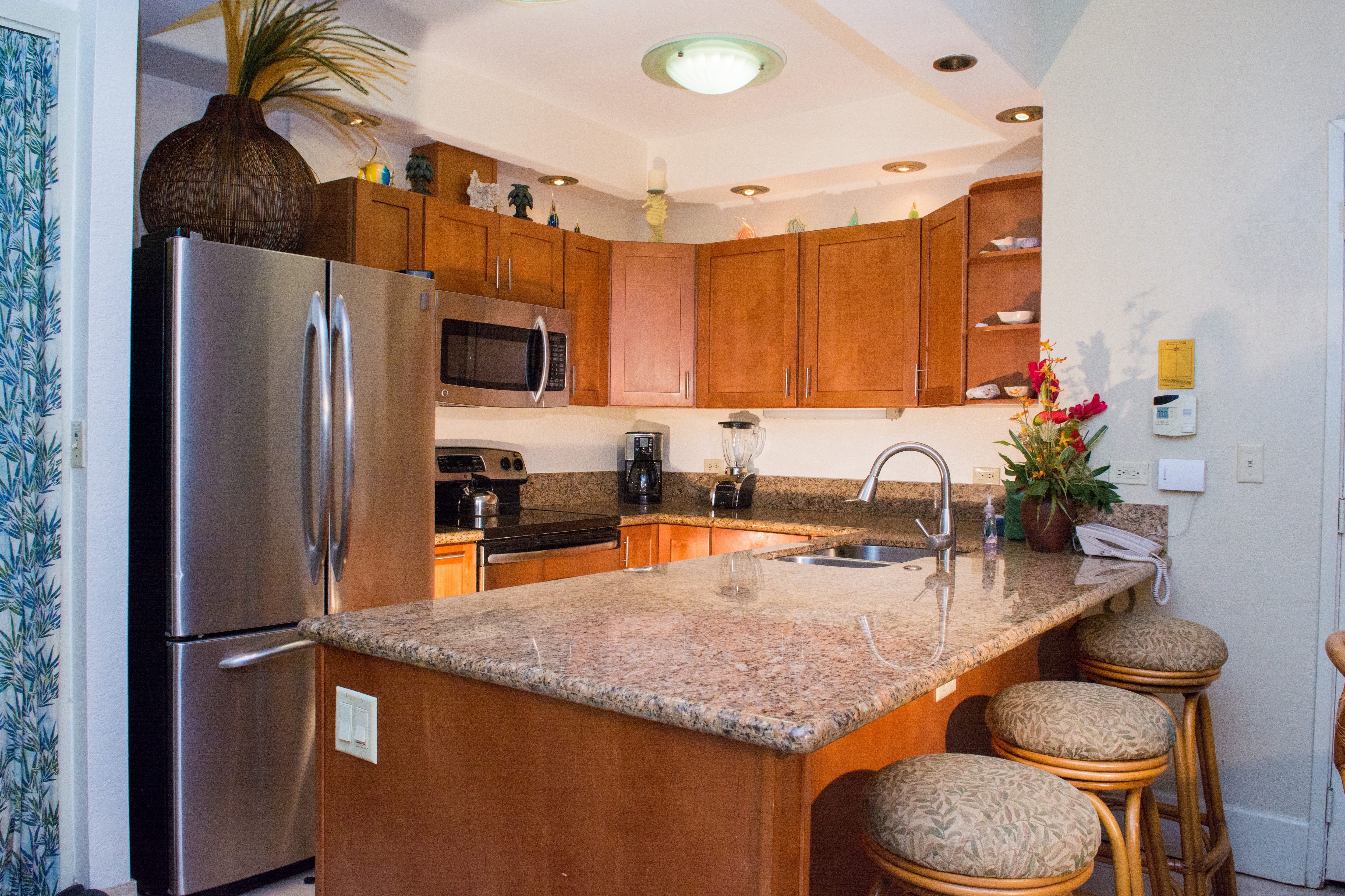 Luxury Oceanfront Condo on Kaanapali Beach - Perfect Hawaiian Getaway