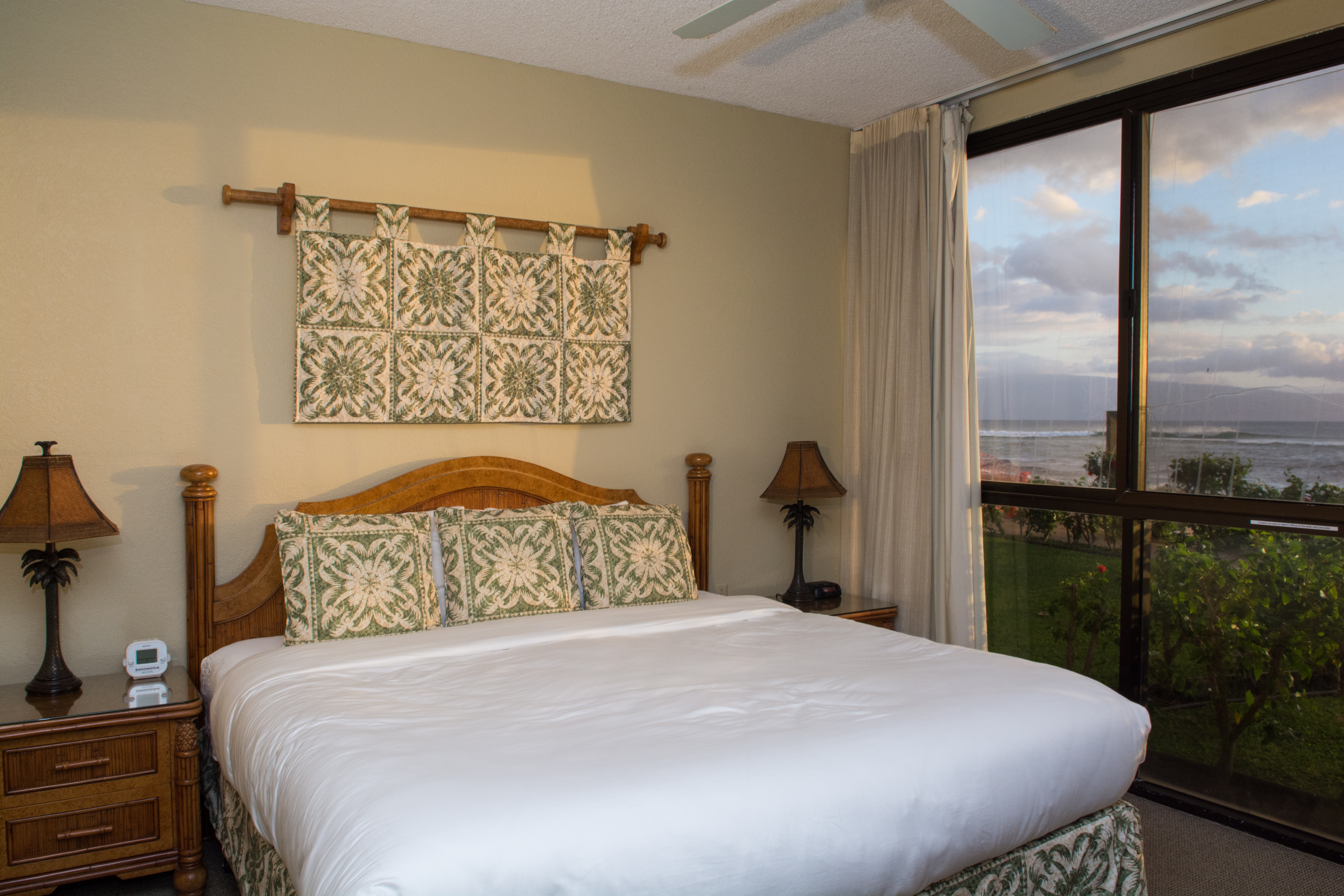 Luxury Oceanfront Condo on Kaanapali Beach - Perfect Hawaiian Getaway