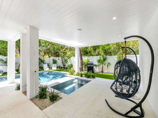 Short Walk to Beach Anna Maria Island Vacation Home