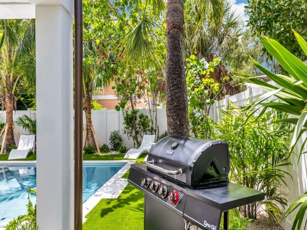Short Walk to Beach Anna Maria Island Vacation Home