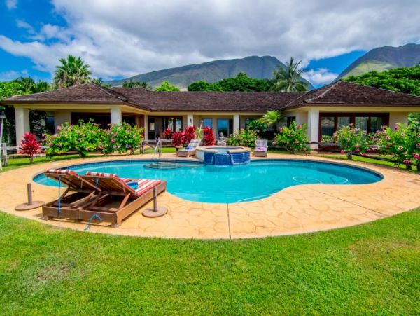 Exclusive 4 Bdrm Estate  Exceptional Mountain & Ocean Views