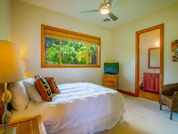 Exclusive 4 Bdrm Estate  Exceptional Mountain & Ocean Views