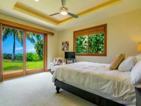 Exclusive 4 Bdrm Estate  Exceptional Mountain & Ocean Views