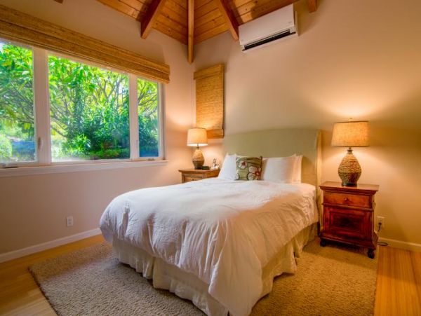 Exclusive 4 Bdrm Estate  Exceptional Mountain & Ocean Views
