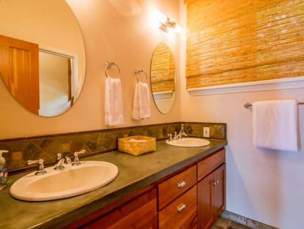 Exclusive 4 Bdrm Estate  Exceptional Mountain & Ocean Views