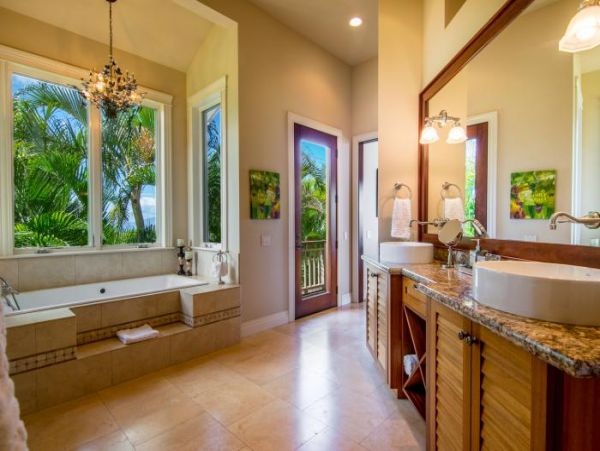 Luxury Four Bedroom Vacation Rental with Pacific Ocean Views