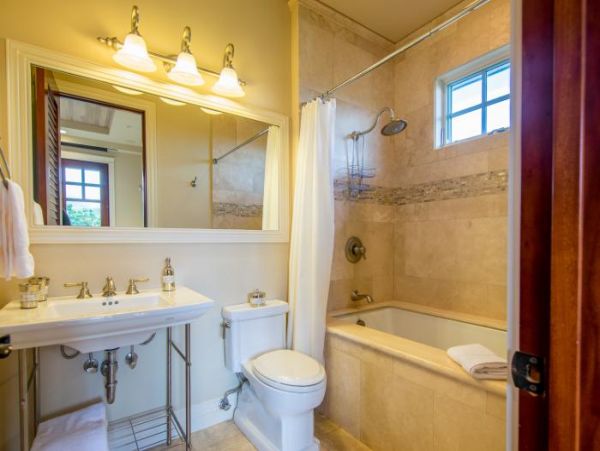 Luxury Four Bedroom Vacation Rental with Pacific Ocean Views
