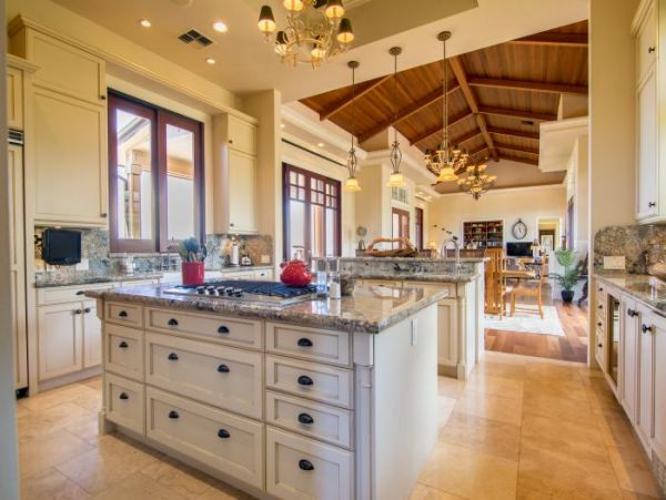 Luxury Four Bedroom Vacation Rental with Pacific Ocean Views