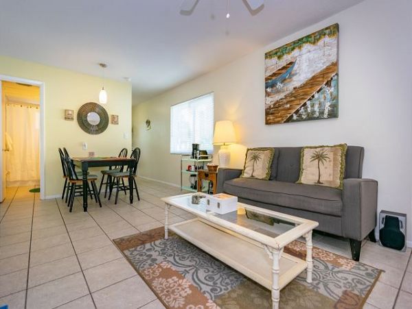 Two Bedroom Condo in Bradenton Beach Short Walk to the Beach