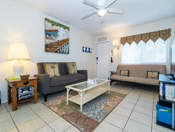 Two Bedroom Condo in Bradenton Beach Short Walk to the Beach