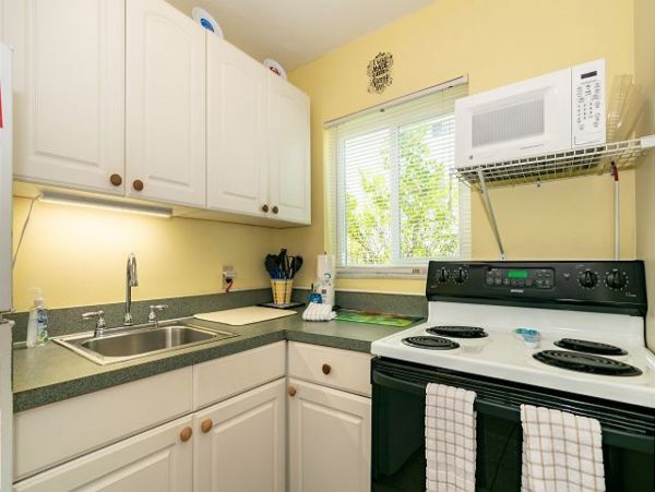 Two Bedroom Condo in Bradenton Beach Short Walk to the Beach