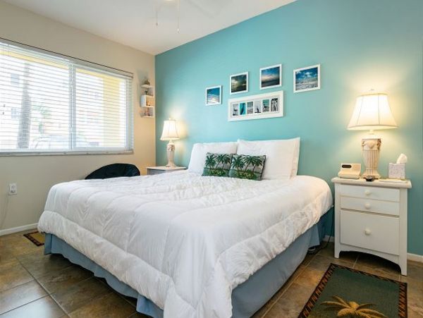 Two Bedroom Condo in Bradenton Beach Short Walk to the Beach