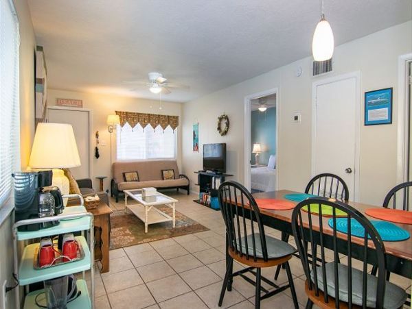 Two Bedroom Condo in Bradenton Beach Short Walk to the Beach