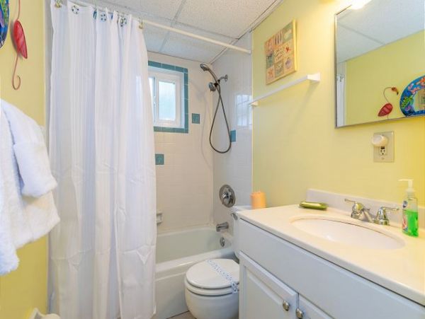 Two Bedroom Condo in Bradenton Beach Short Walk to the Beach