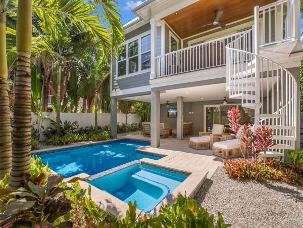 Anna Maria Island Vacation Pool Home Half Block To Beach
