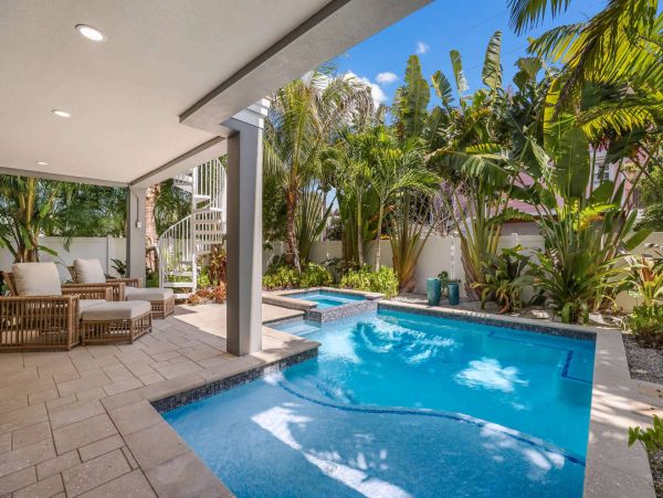Anna Maria Island Vacation Pool Home Half Block To Beach