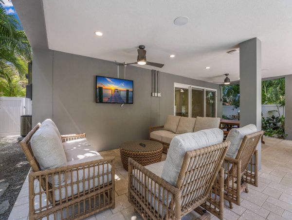 Anna Maria Island Vacation Pool Home Half Block To Beach