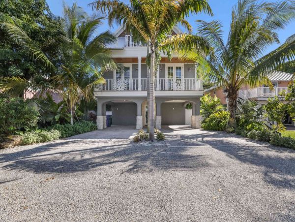 Anna Maria Island Vacation Pool Home Half Block To Beach