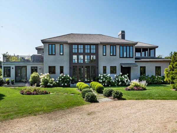 Stunning Compound on Martha's Vineyard Walk to Beach