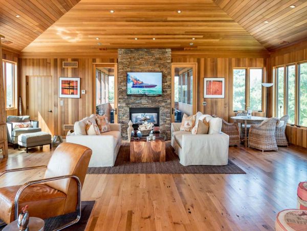Stunning Compound on Martha's Vineyard Walk to Beach