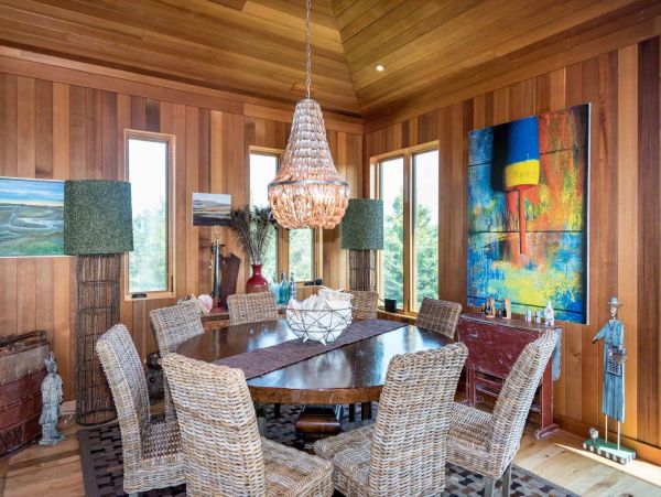 Stunning Compound on Martha's Vineyard Walk to Beach