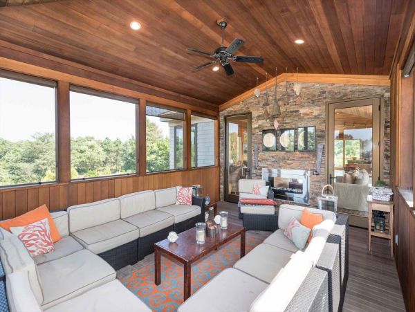Stunning Compound on Martha's Vineyard Walk to Beach