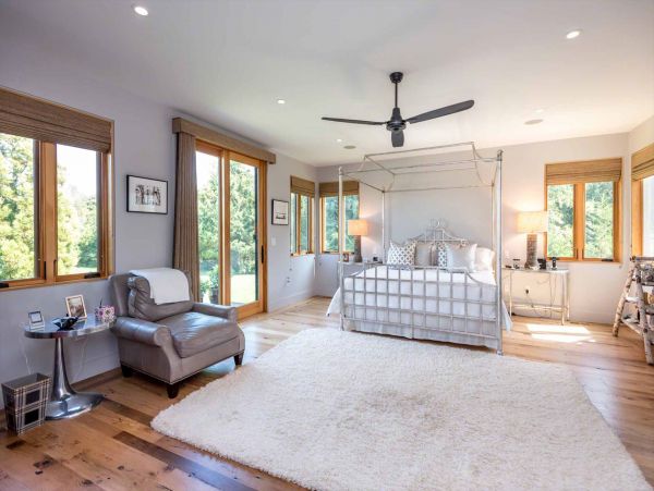 Stunning Compound on Martha's Vineyard Walk to Beach