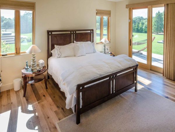 Stunning Compound on Martha's Vineyard Walk to Beach