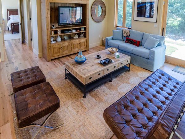 Stunning Compound on Martha's Vineyard Walk to Beach
