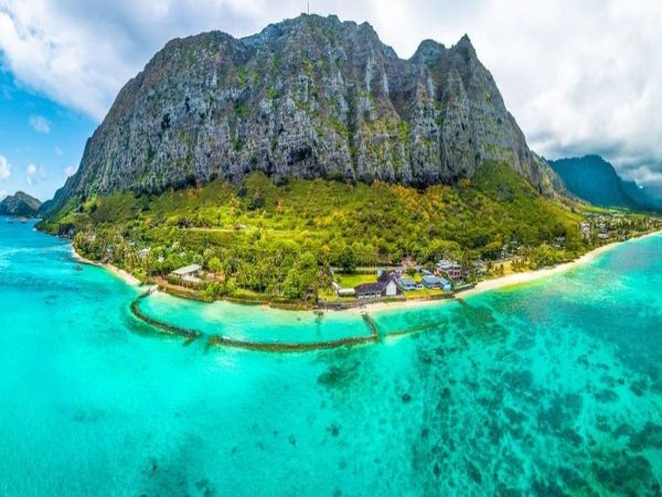 Waimanalo Beach Nine Bedrooms Oceanfront Rental Home
