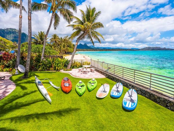 Waimanalo Beach Nine Bedrooms Oceanfront Rental Home