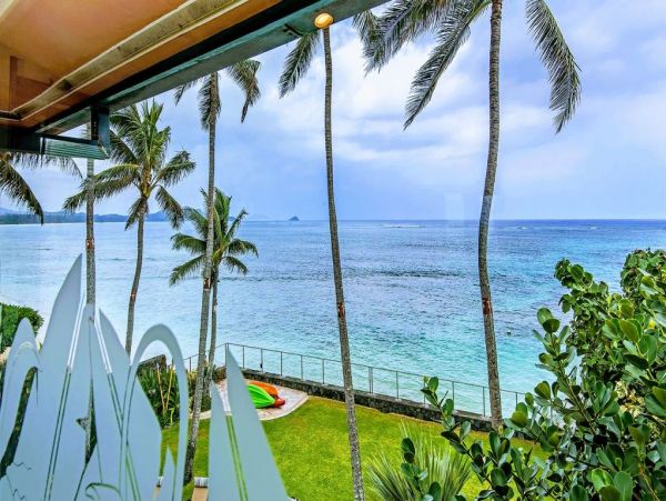 Waimanalo Beach Nine Bedrooms Oceanfront Rental Home