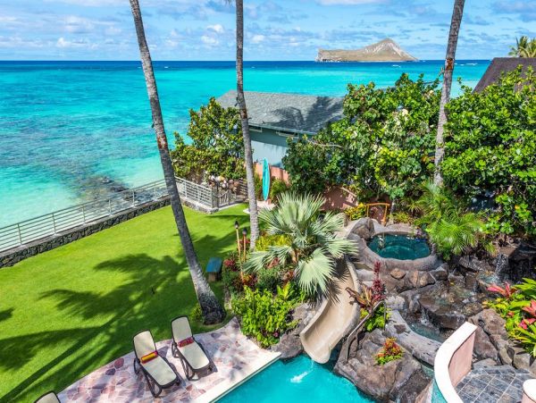 Waimanalo Beach Nine Bedrooms Oceanfront Rental Home