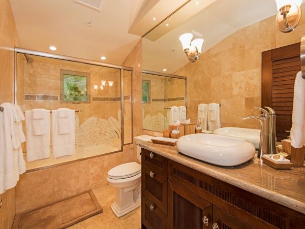 Waimanalo Beach Nine Bedrooms Oceanfront Rental Home