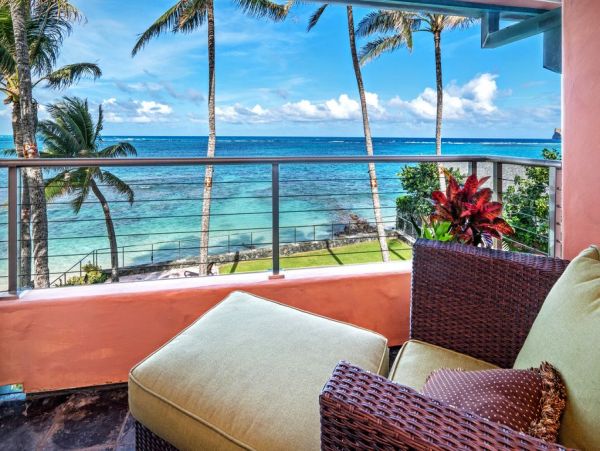 Waimanalo Beach Nine Bedrooms Oceanfront Rental Home