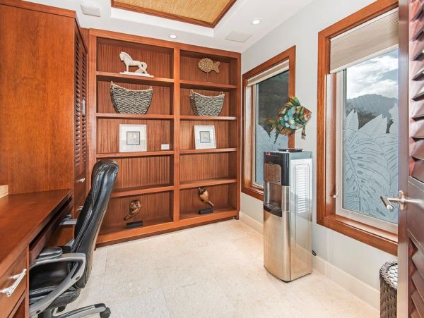 Waimanalo Beach Nine Bedrooms Oceanfront Rental Home