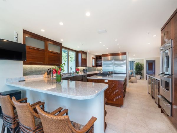 Waimanalo Beach Nine Bedrooms Oceanfront Rental Home