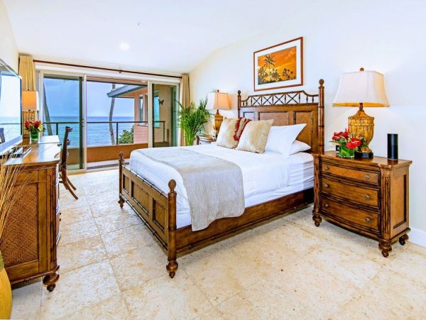 Waimanalo Beach Nine Bedrooms Oceanfront Rental Home