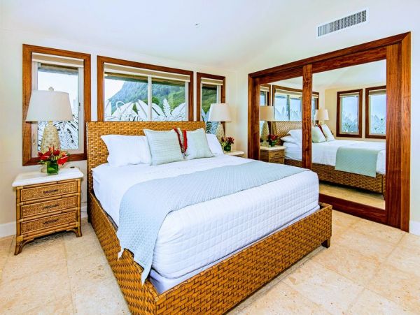 Waimanalo Beach Nine Bedrooms Oceanfront Rental Home