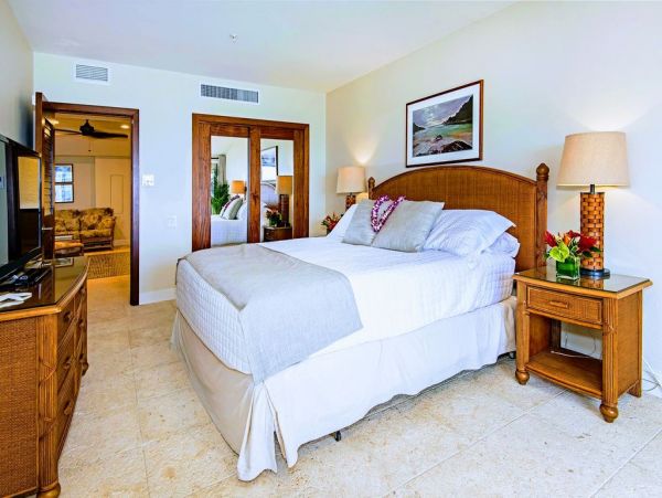 Waimanalo Beach Nine Bedrooms Oceanfront Rental Home