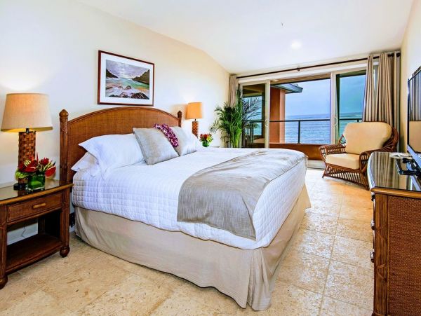 Waimanalo Beach Nine Bedrooms Oceanfront Rental Home